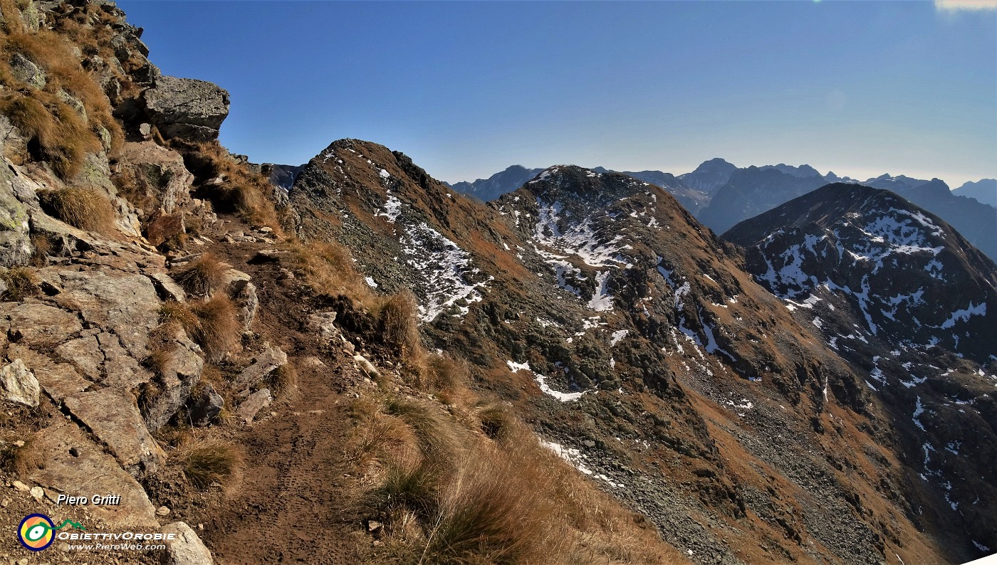 37 Passaggio impegnativo con attenzione...vista sul Monte Chierico.jpg